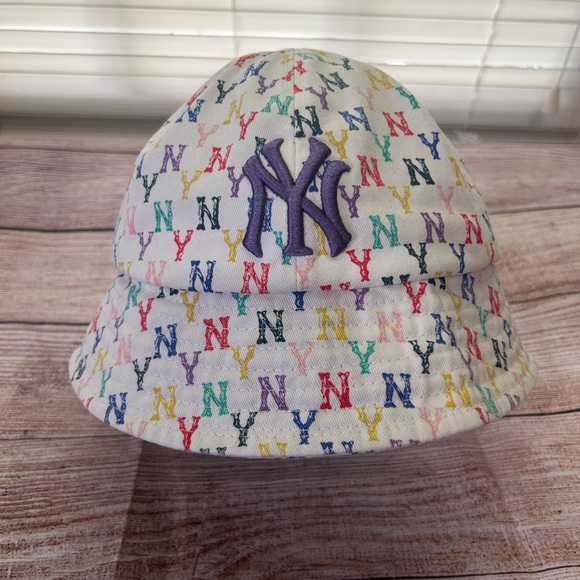 MLB | New York Yankees Colorful Bucket Hat - Picture 1 of 8